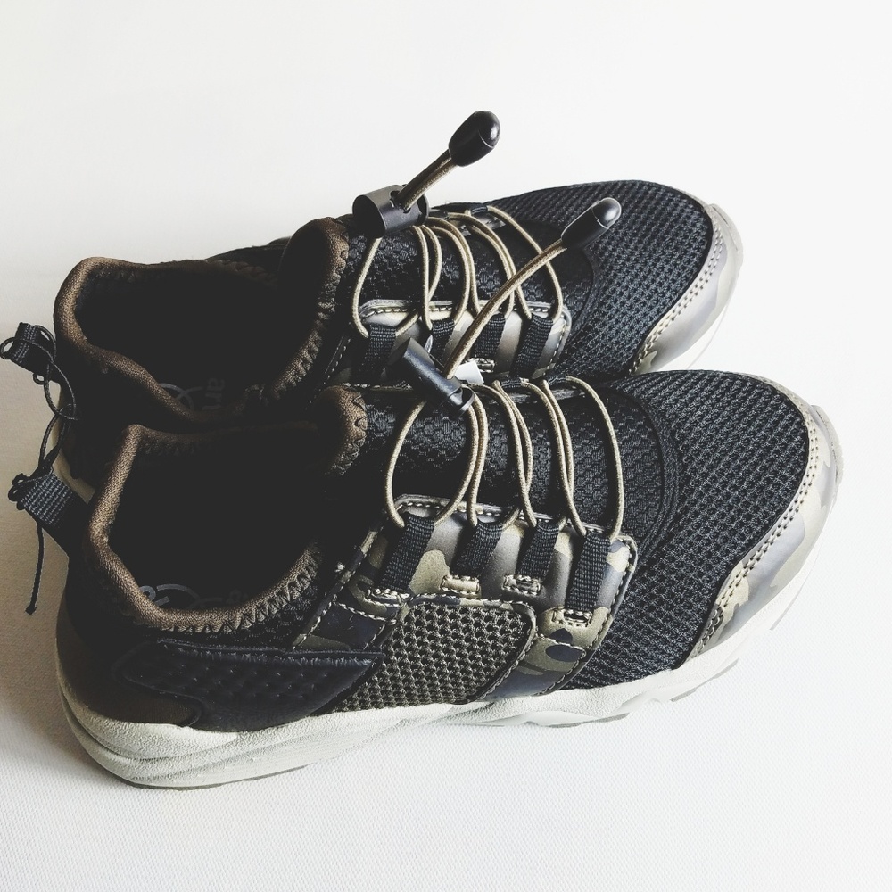 NWT kids Shoes unisex kids sneakers-size 3
